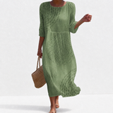 Capucine - Robe brodée décontractée pour femme.