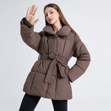 Yseult | Manteau long thermique matelassé pour femme, cintré, avec ceinture à nouer et matelassé en motif carré