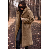 Xenia | Manteau en peluche pour femme, avec capuche et grands boutons