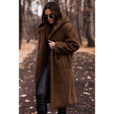 Xenia | Manteau en peluche pour femme, avec capuche et grands boutons