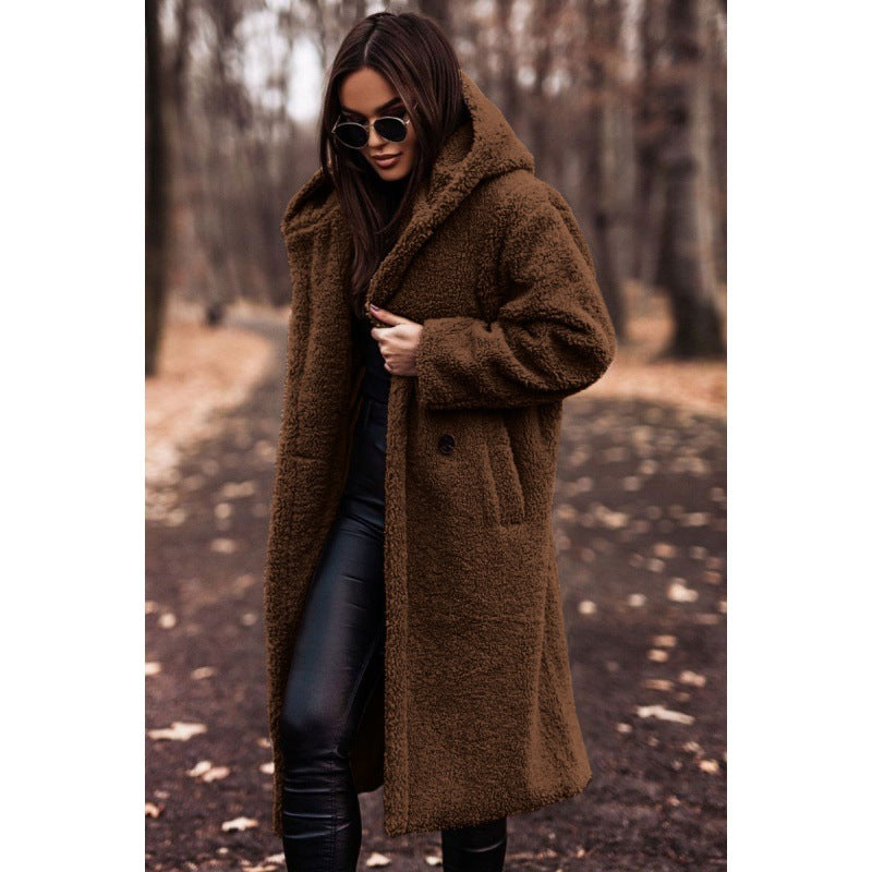 Xenia | Manteau en peluche pour femme, avec capuche et grands boutons