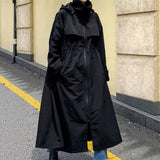 Jovette | Manteau oversized pour femme, long jusqu'à la cheville, avec capuche et empiècement style cape