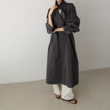 Prisca | Gabardine oversize femme, de longueur maxi, avec ceinture à la taille et épaulettes