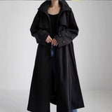 Jovette | Manteau oversized pour femme, long jusqu'à la cheville, avec capuche et empiècement style cape