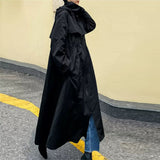 Jovette | Manteau oversized pour femme, long jusqu'à la cheville, avec capuche et empiècement style cape