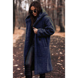 Xenia | Manteau en peluche pour femme, avec capuche et grands boutons