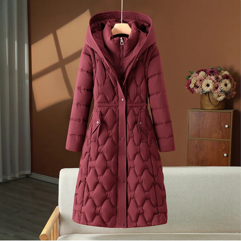 Lorraine | Manteau d'hiver long matelassé pour femme, avec capuche et silhouette cintrée