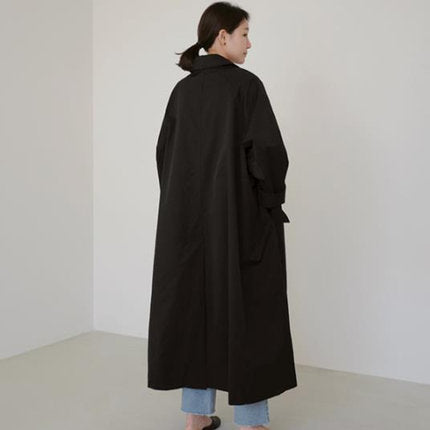 Xanthe | Manteau swing long pour femme, avec coupe en A et épaules dénudées