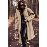 Xenia | Manteau en peluche pour femme, avec capuche et grands boutons