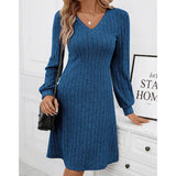 Gervaine | Robe en tricot côtelé à col en V